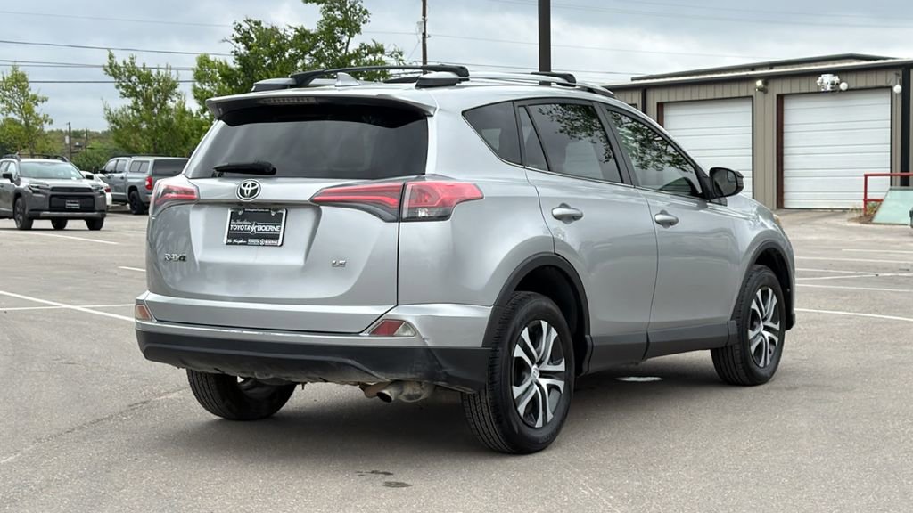 Used 2018 Toyota RAV4 LE image 6