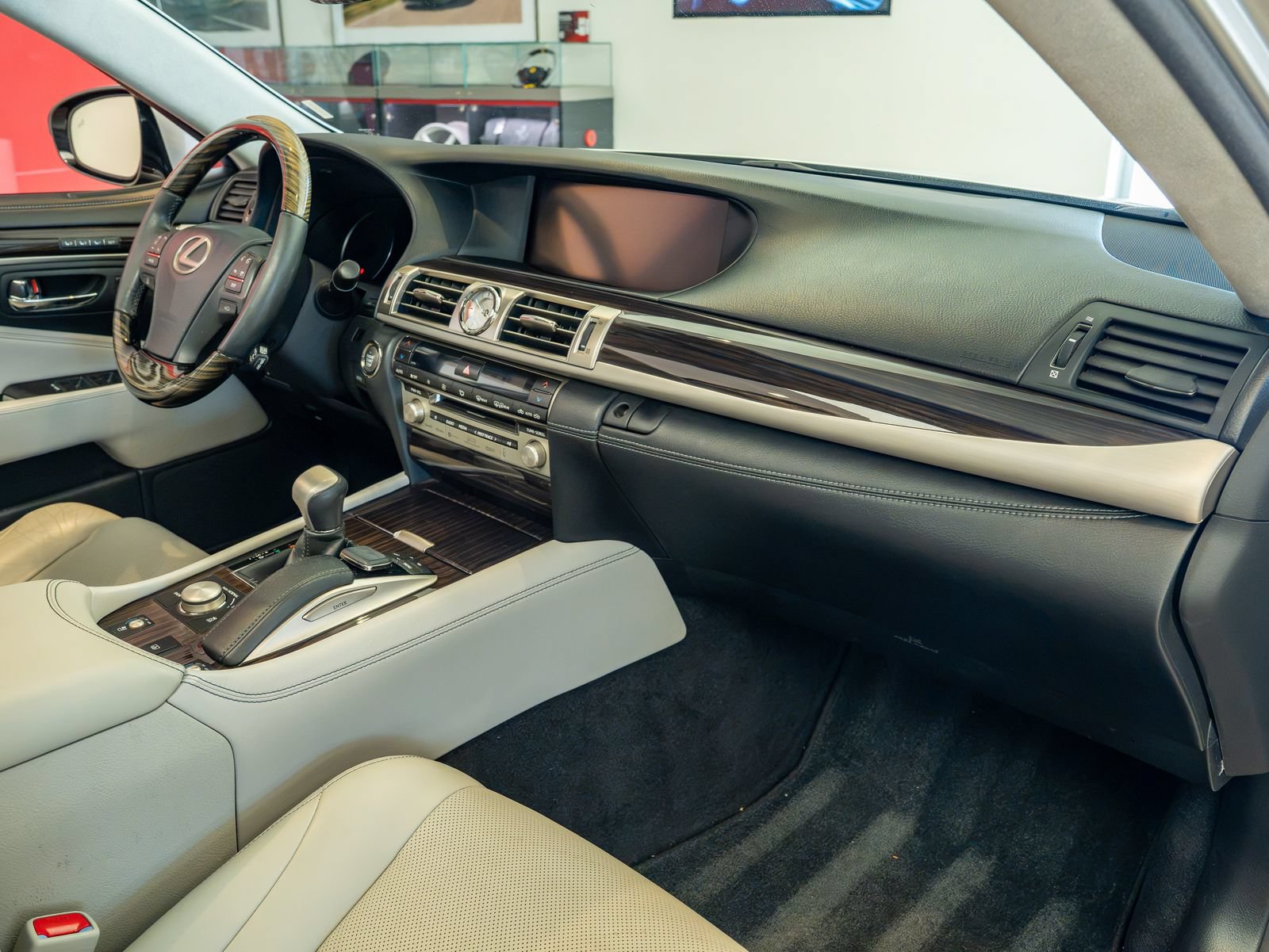 Used 2016 Lexus LS 460 w/ Comfort Package RWD image 21
