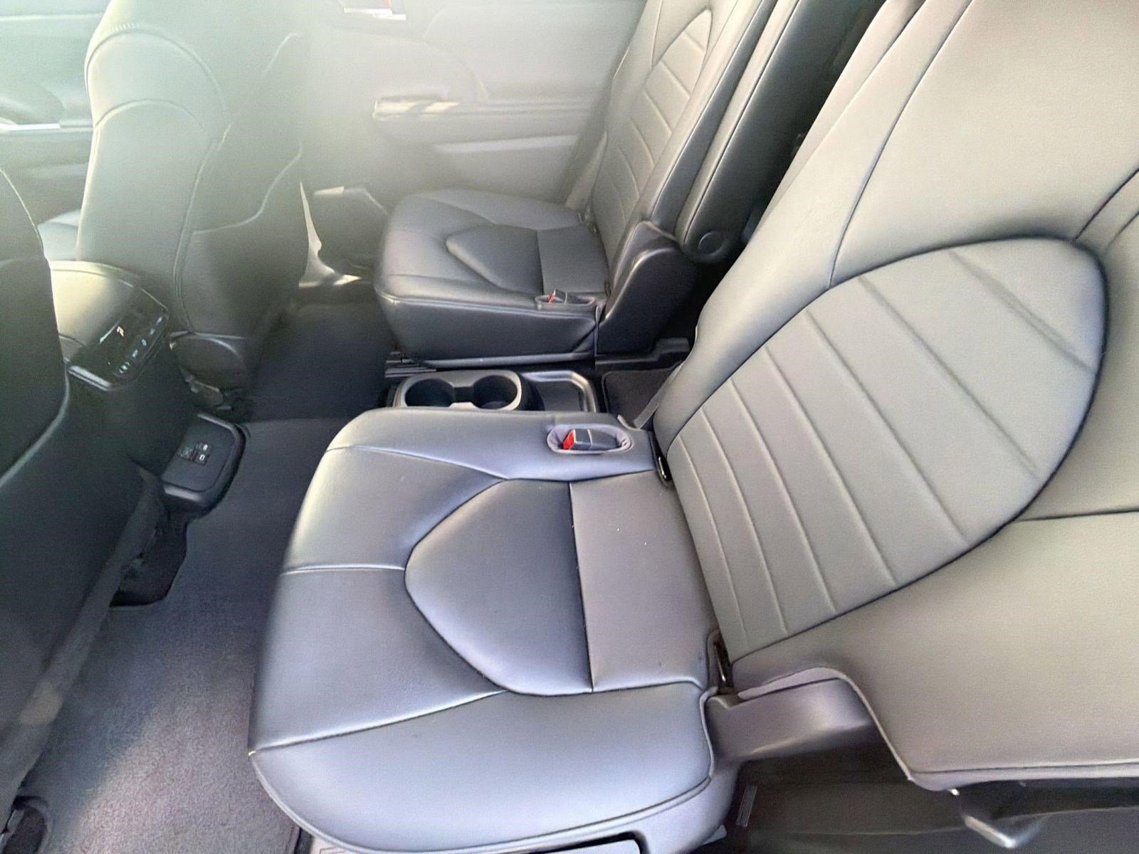 Used 2023 Toyota Highlander XLE image 26
