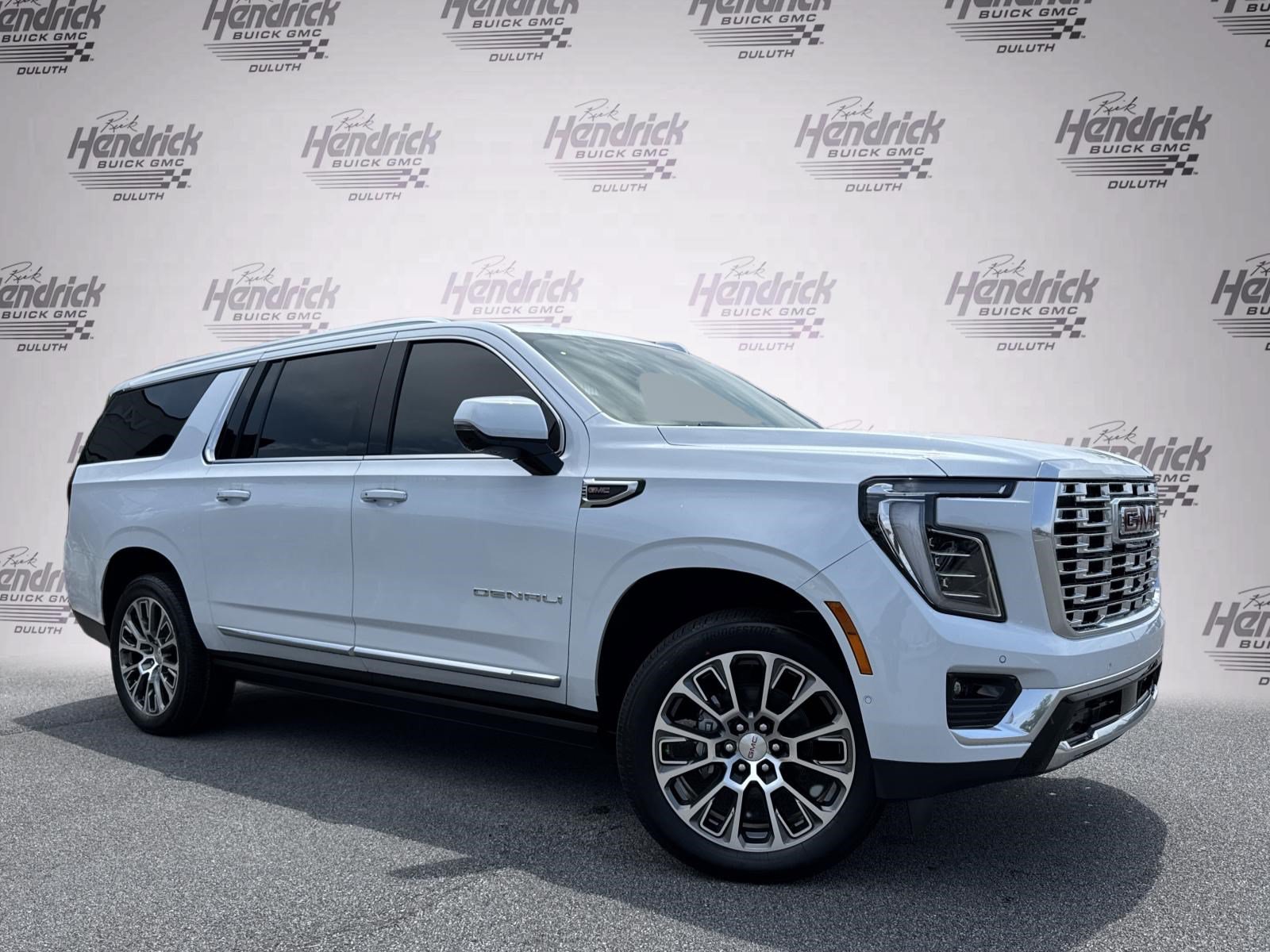 New 2026 GMC Yukon XL Denali w/ Denali Reserve Package AWD/4WD image 2