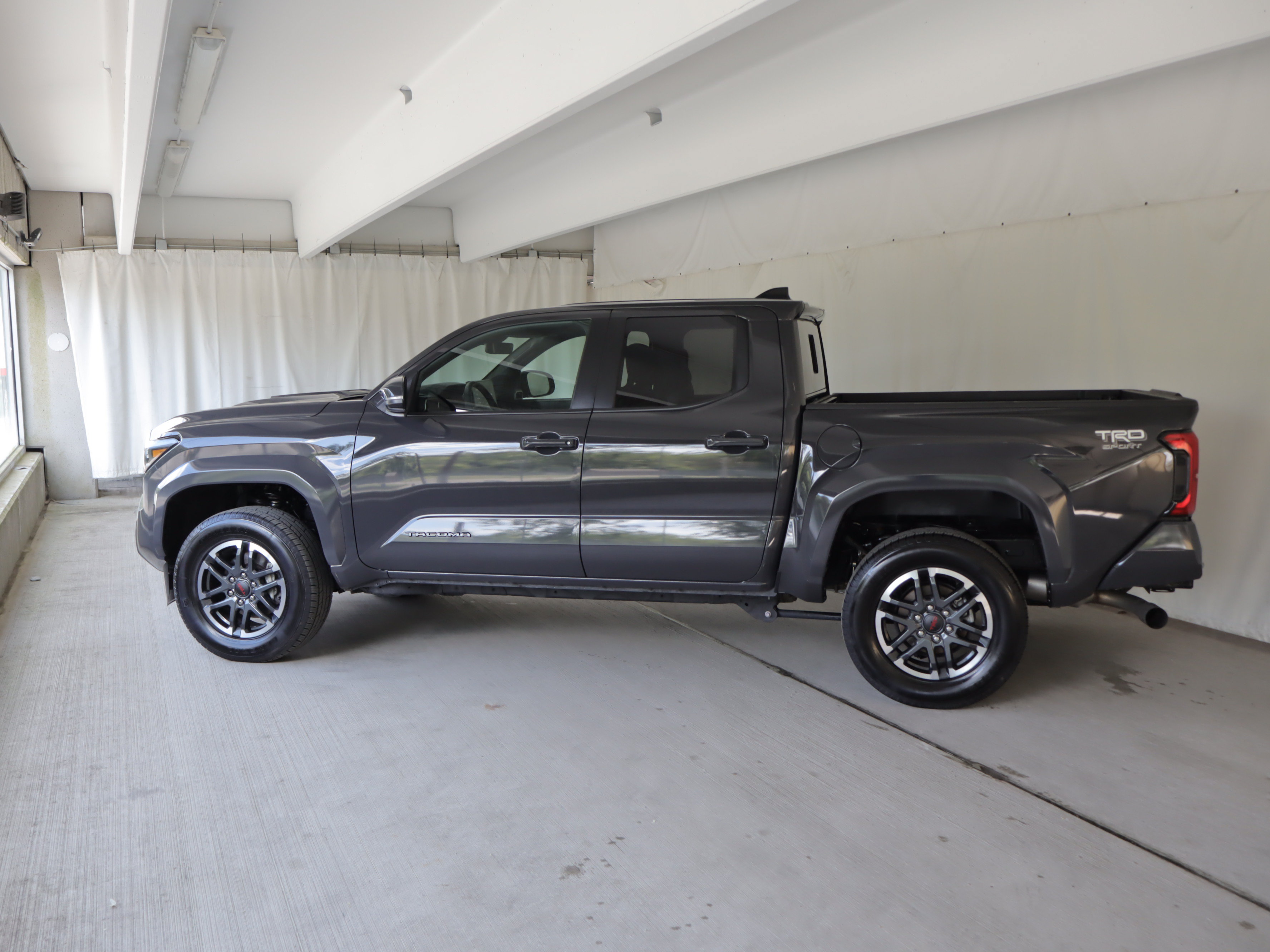 Used 2024 Toyota Tacoma TRD Sport w/ TRD Sport Upgrade Package AWD/4WD image 21