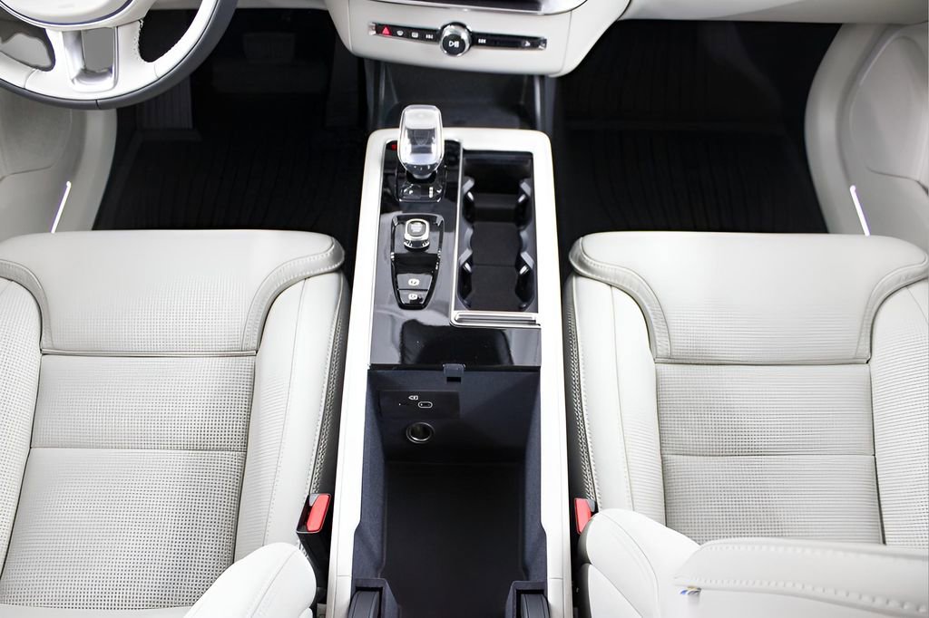 New 2026 Volvo XC90 B6 Ultra w/ Protection Package image 25