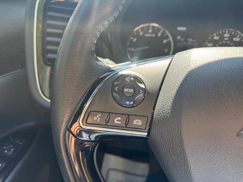 Used 2019 Mitsubishi Outlander AWD image 25