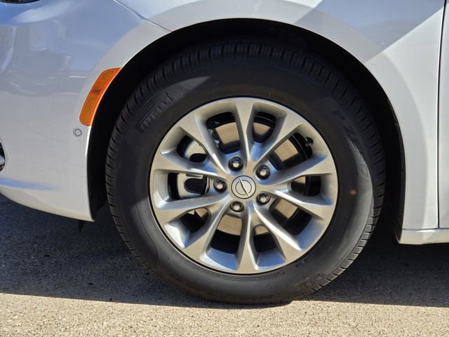 New 2026 Chrysler Pacifica Limited FWD image 7