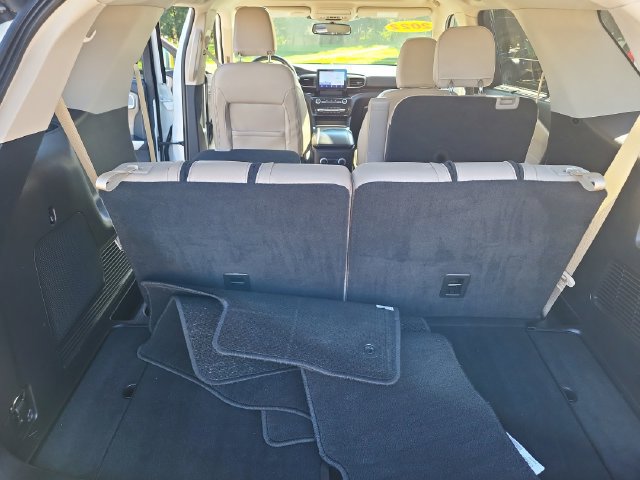 Used 2022 Ford Explorer Limited w/ Equipment Group 301A AWD/4WD image 17