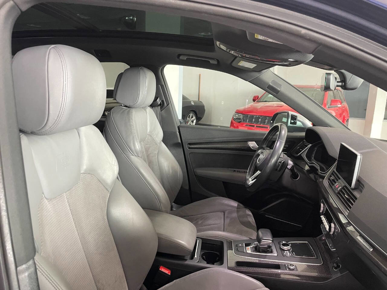 Used 2018 Audi SQ5 Premium Plus w/ Navigation Package image 31