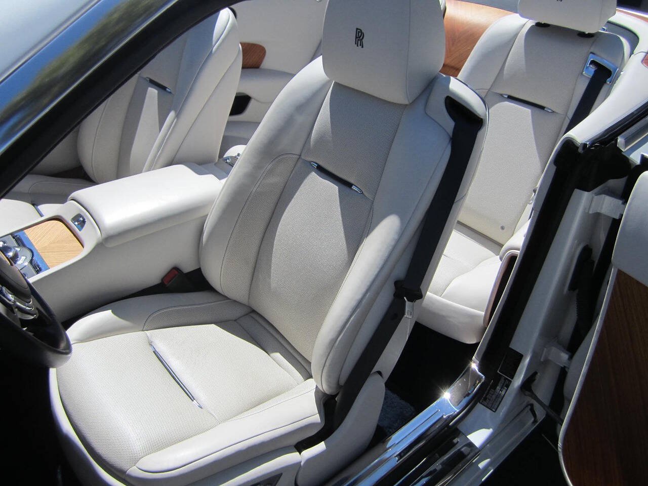 Used 2016 Rolls-Royce Dawn RWD image 35