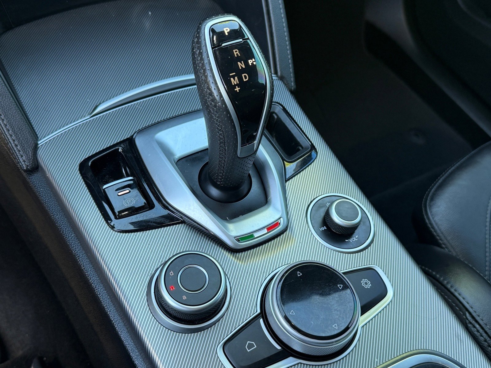 Used 2023 Alfa Romeo Stelvio Veloce image 20