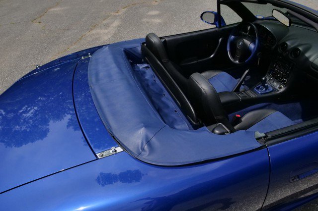 Used 1999 MAZDA MX-5 Miata 10th Anniversary Edition RWD image 15