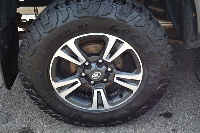 Used 2018 Toyota Tacoma SR5 AWD/4WD image 43