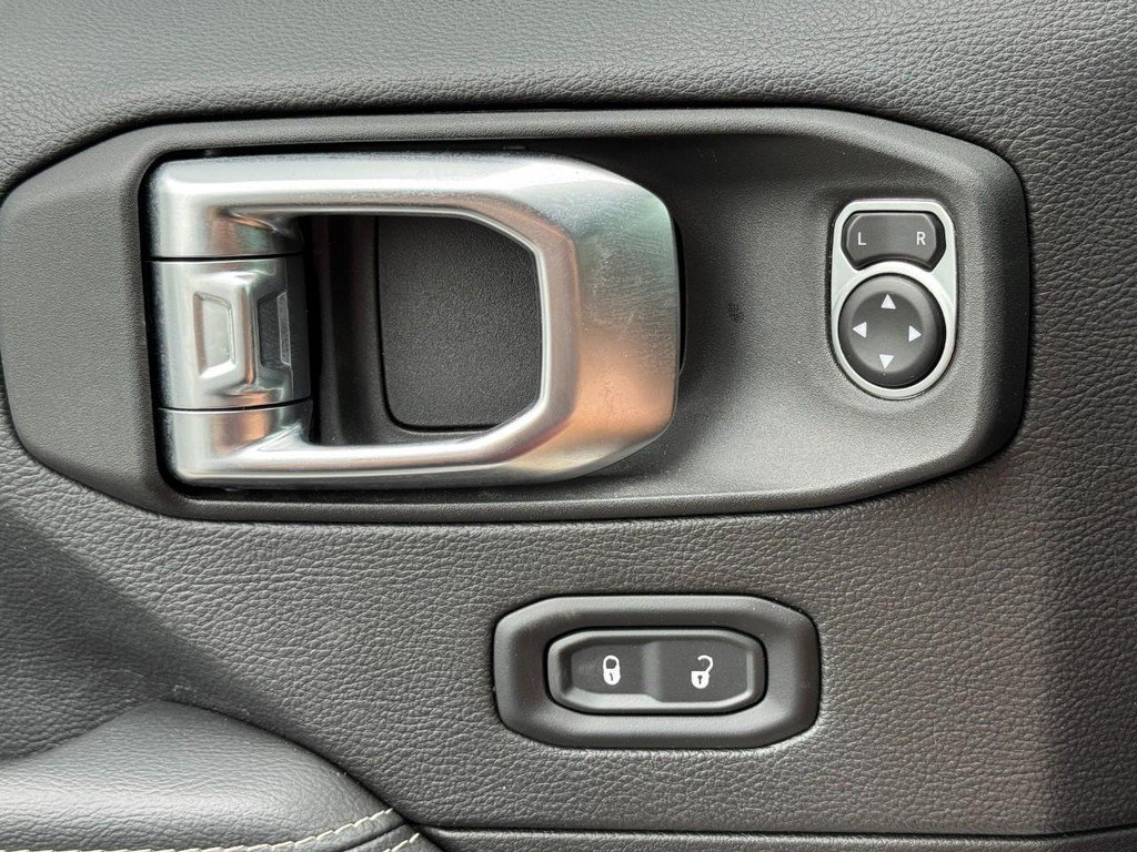Used 2023 Jeep Wrangler Unlimited Sahara AWD/4WD image 26