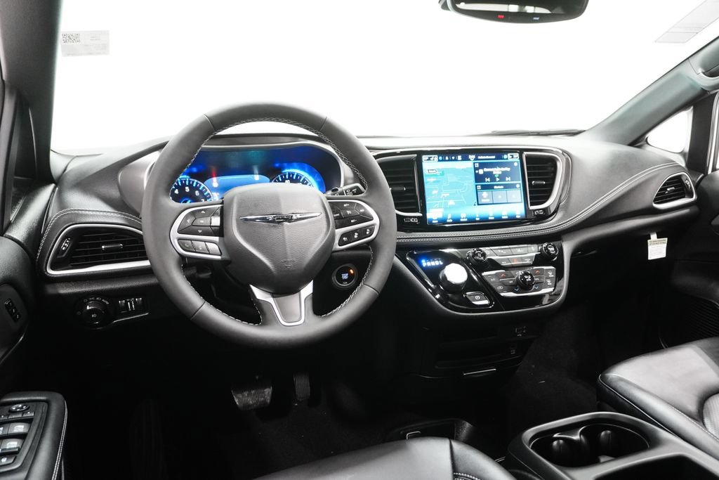 New 2026 Chrysler Pacifica Select FWD image 18
