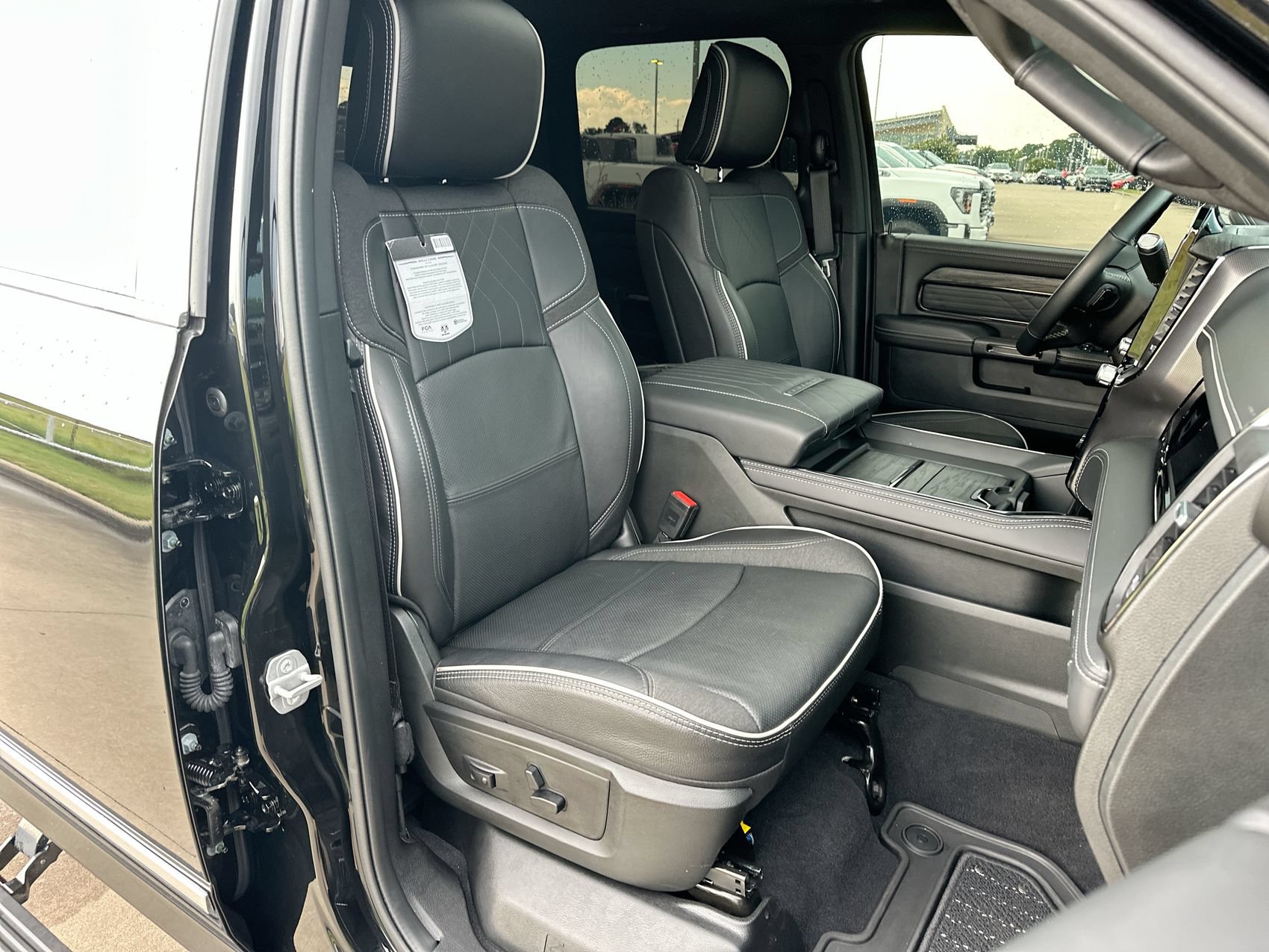 Used 2026 RAM 2500 Limited AWD/4WD image 26