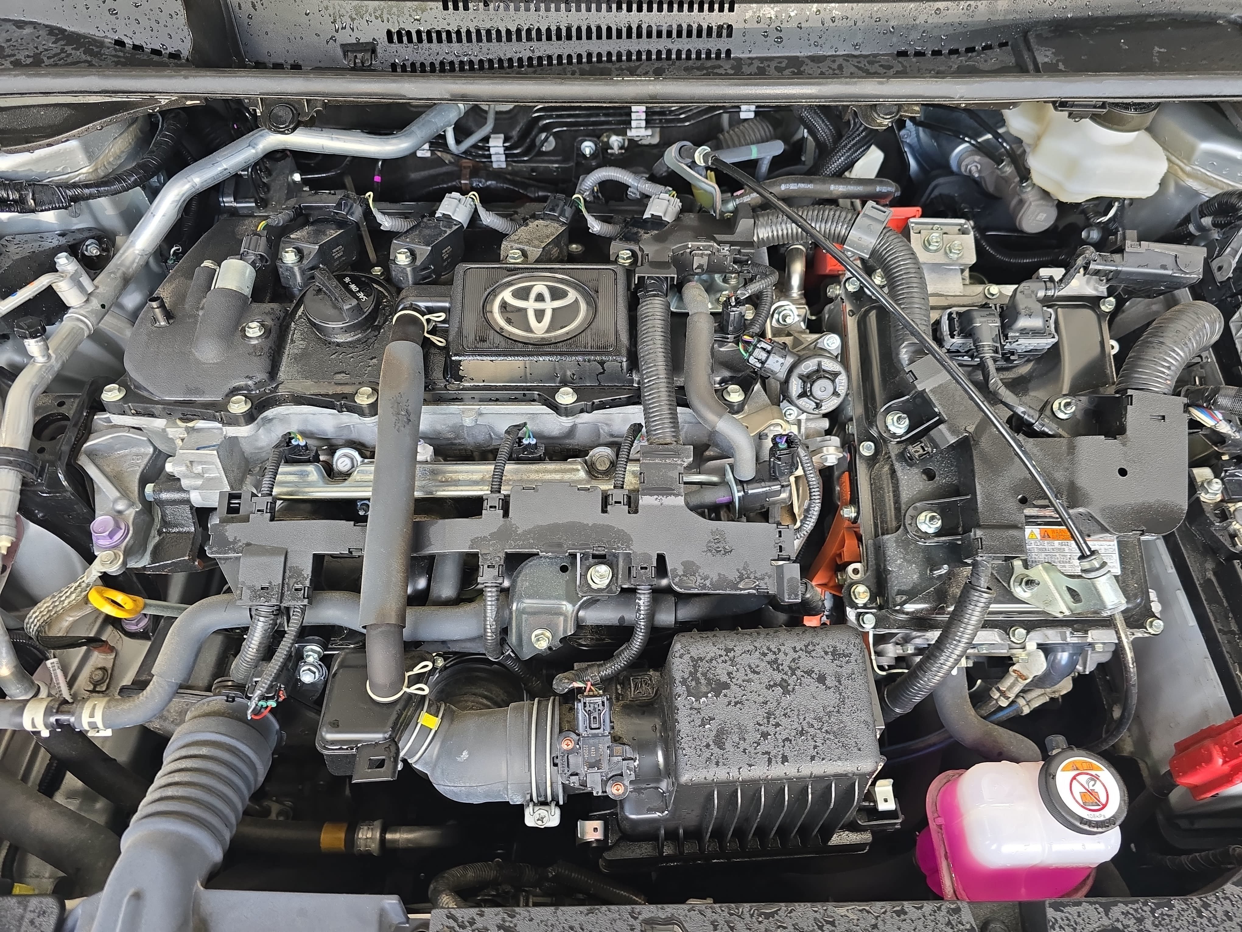 Used 2025 Toyota Corolla LE w/ LE Premium Package FWD image 30