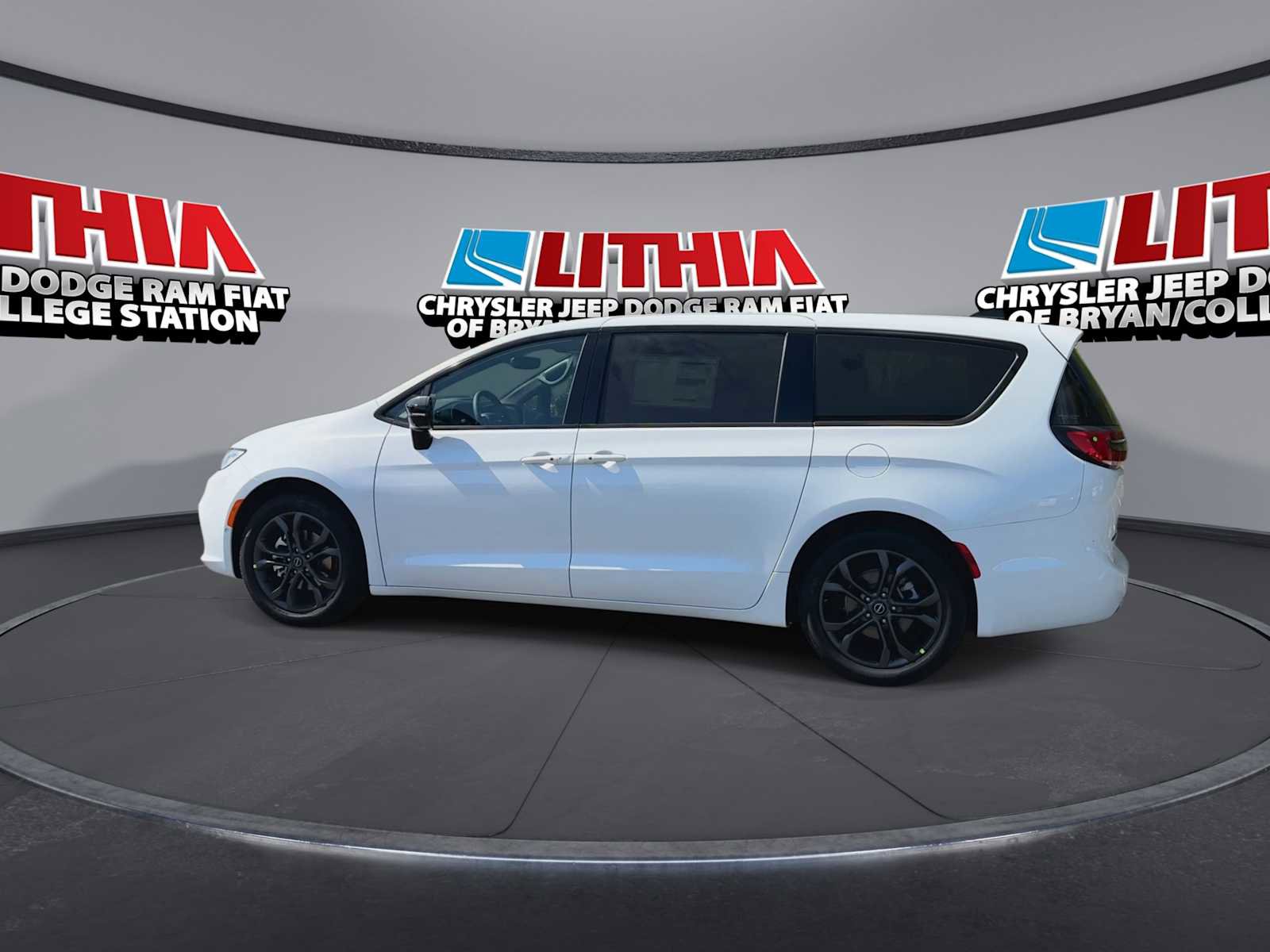 New 2026 Chrysler Pacifica Select FWD image 5