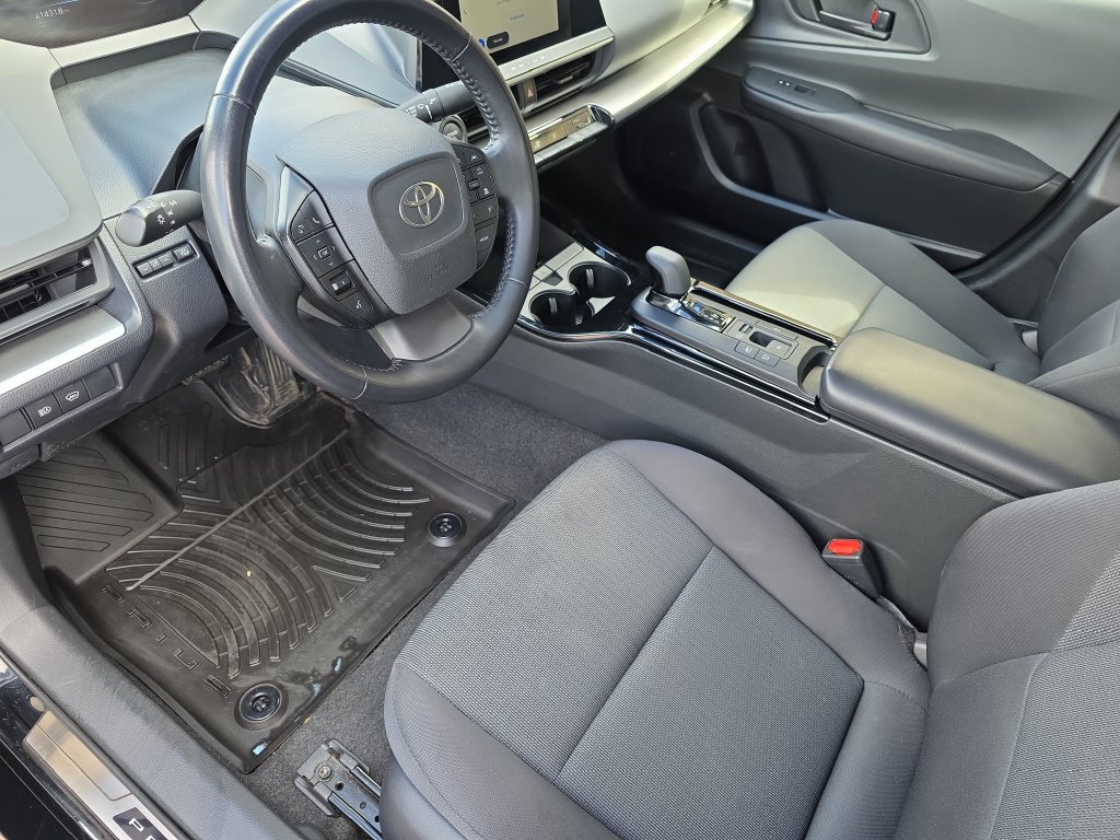 Used 2024 Toyota Prius LE AWD/4WD image 18