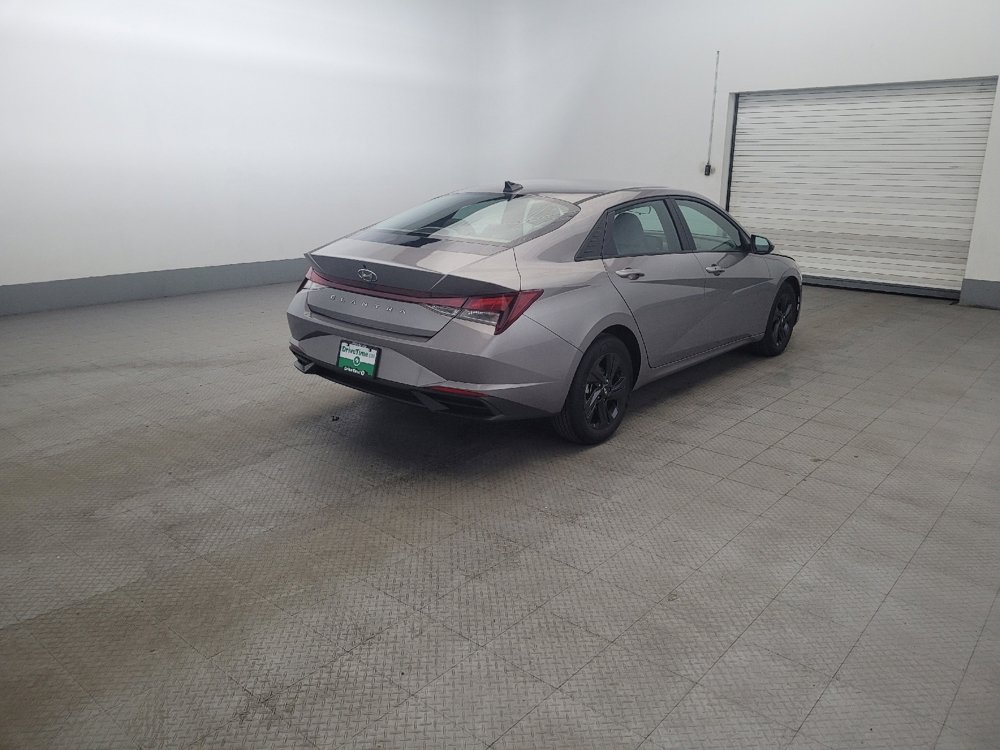 Used 2023 Hyundai Elantra SEL FWD image 9