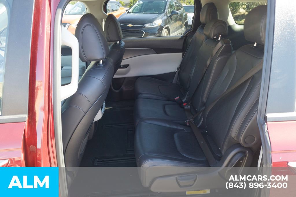 Used 2024 Kia Carnival LX image 17