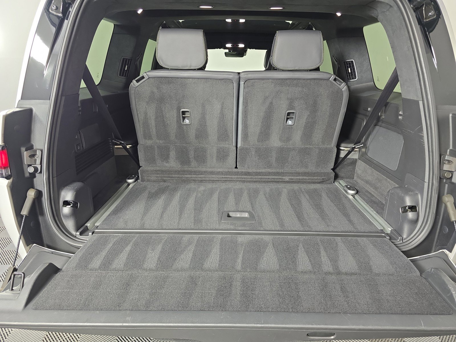 Used 2024 Rivian R1S Adventure image 15