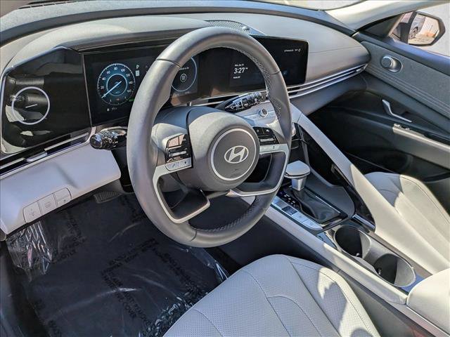 Used 2025 Hyundai Elantra Limited FWD image 10