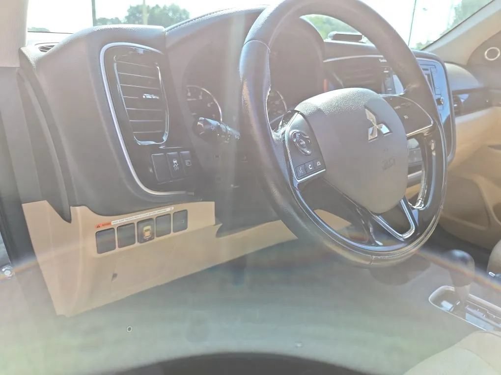 Used 2016 Mitsubishi Outlander SEL FWD image 14