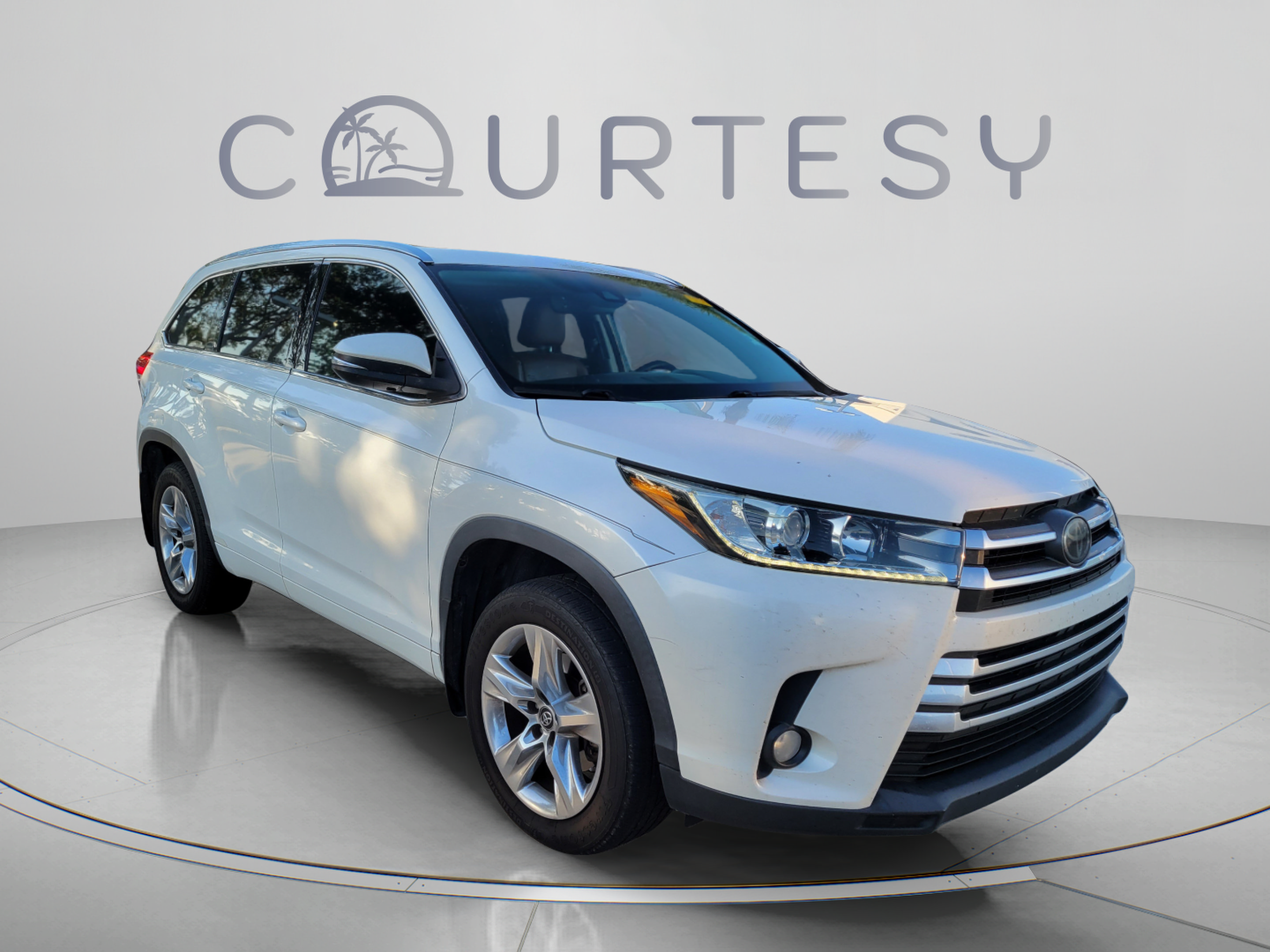 Used 2017 Toyota Highlander Limited FWD image 4
