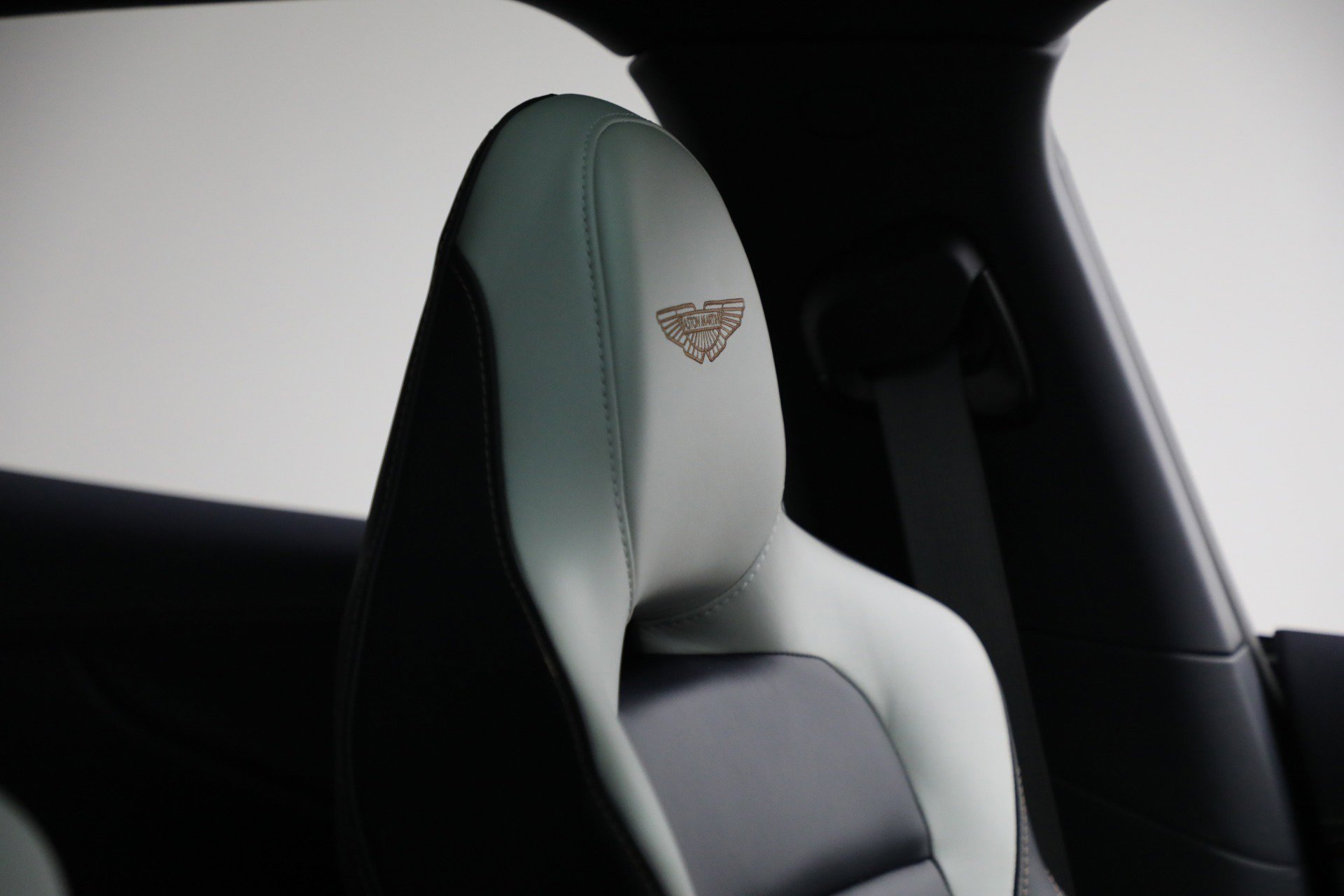 Used 2024 Aston Martin DBX 707 image 28