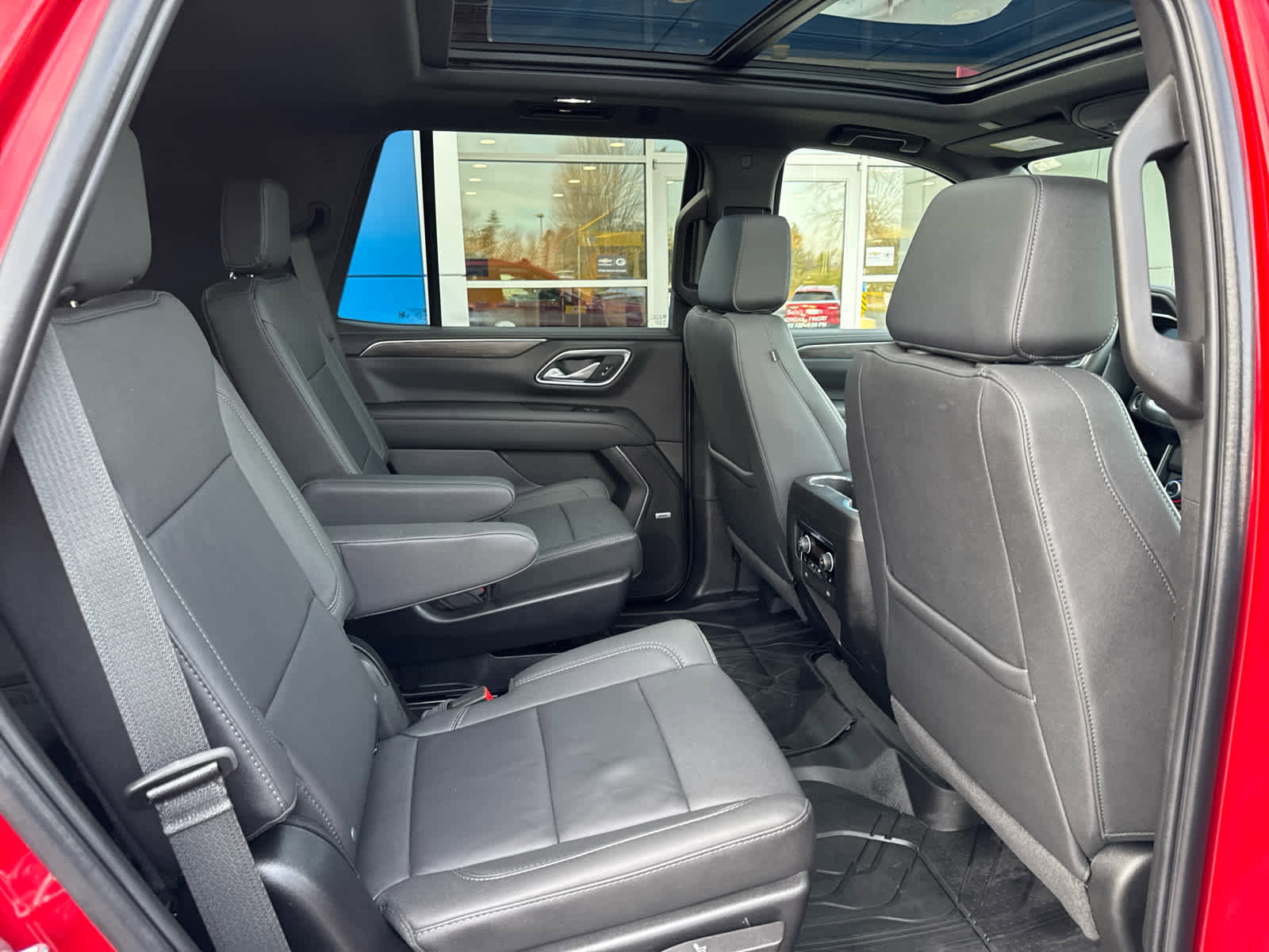 Used 2024 Chevrolet Tahoe Z71 w/ Z71 Off-Road Package image 5