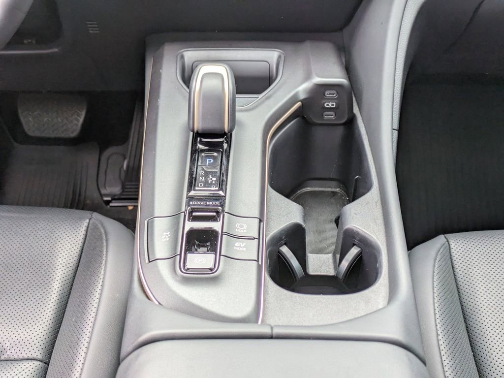 Used 2023 Toyota Crown Limited image 16