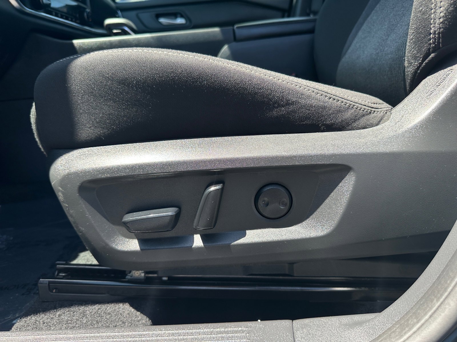 Used 2025 Nissan Rogue SV AWD/4WD image 24