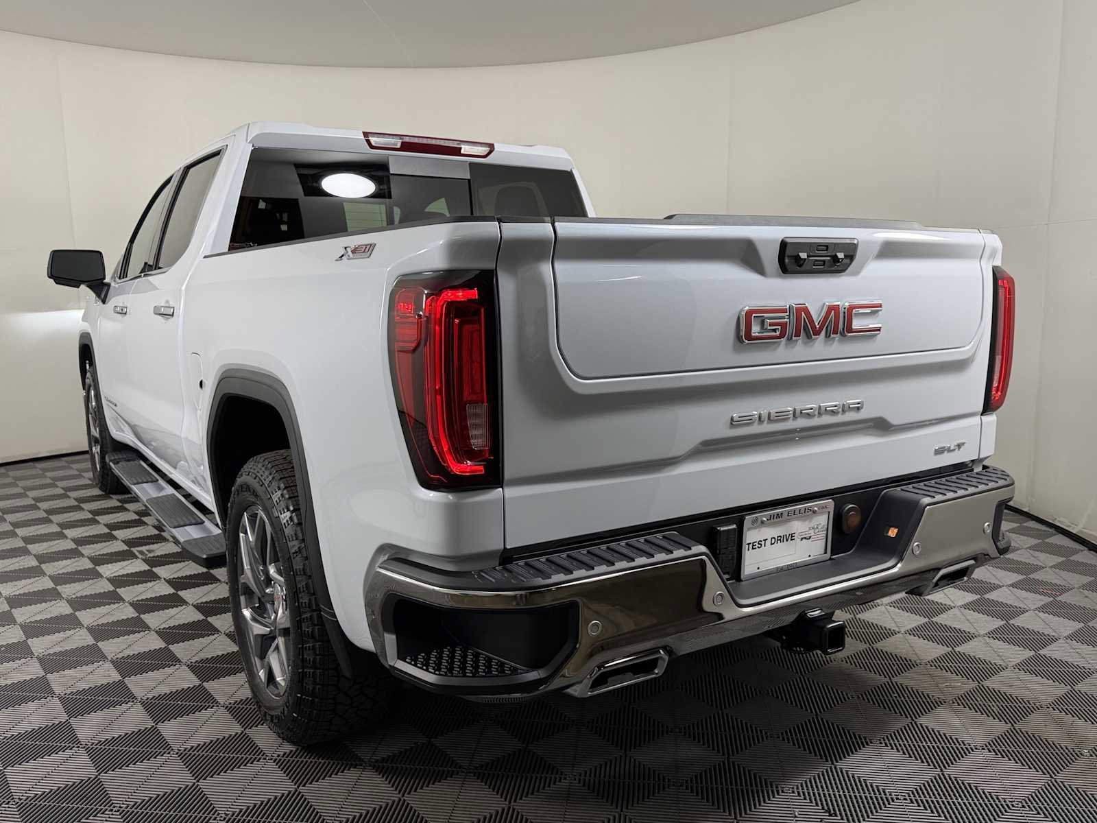 New 2026 GMC Sierra 1500 SLT w/ SLT Premium Plus Package AWD/4WD image 4