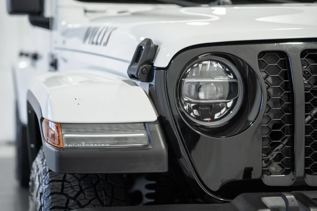 Certified 2022 Jeep Gladiator Sport AWD/4WD image 10