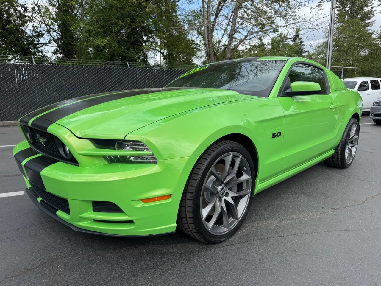 Used 2013 Ford Mustang GT Premium w/ Electronics Pkg RWD image 1