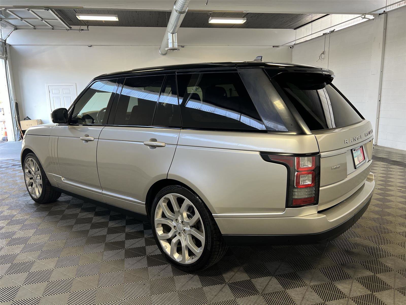 Used 2016 Land Rover Range Rover HSE image 8