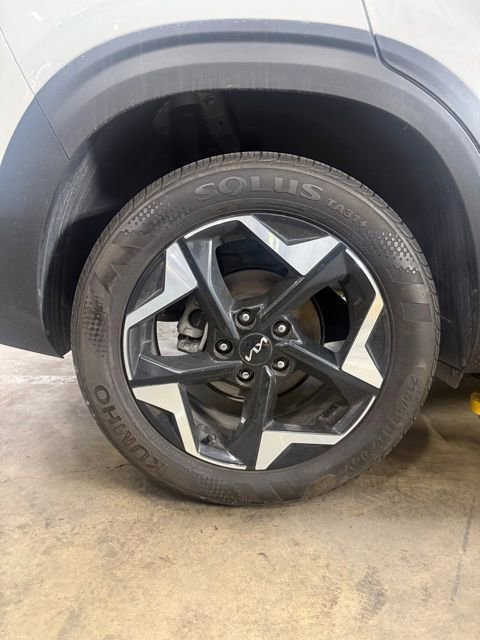 Certified 2024 Kia Seltos EX image 11