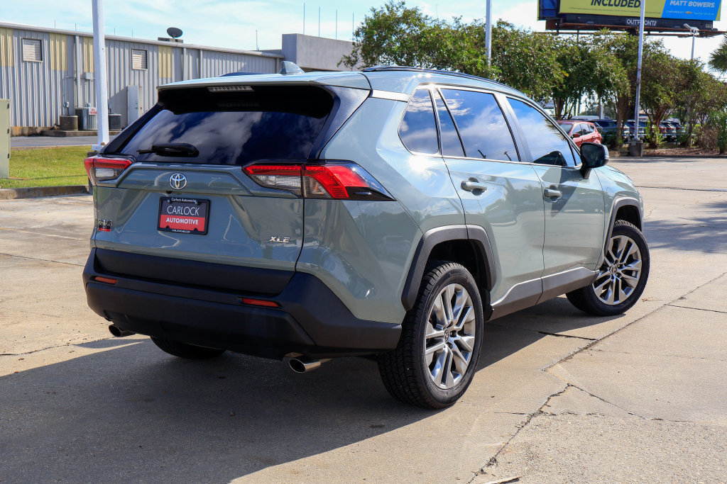 Used 2022 Toyota RAV4 XLE Premium FWD image 3