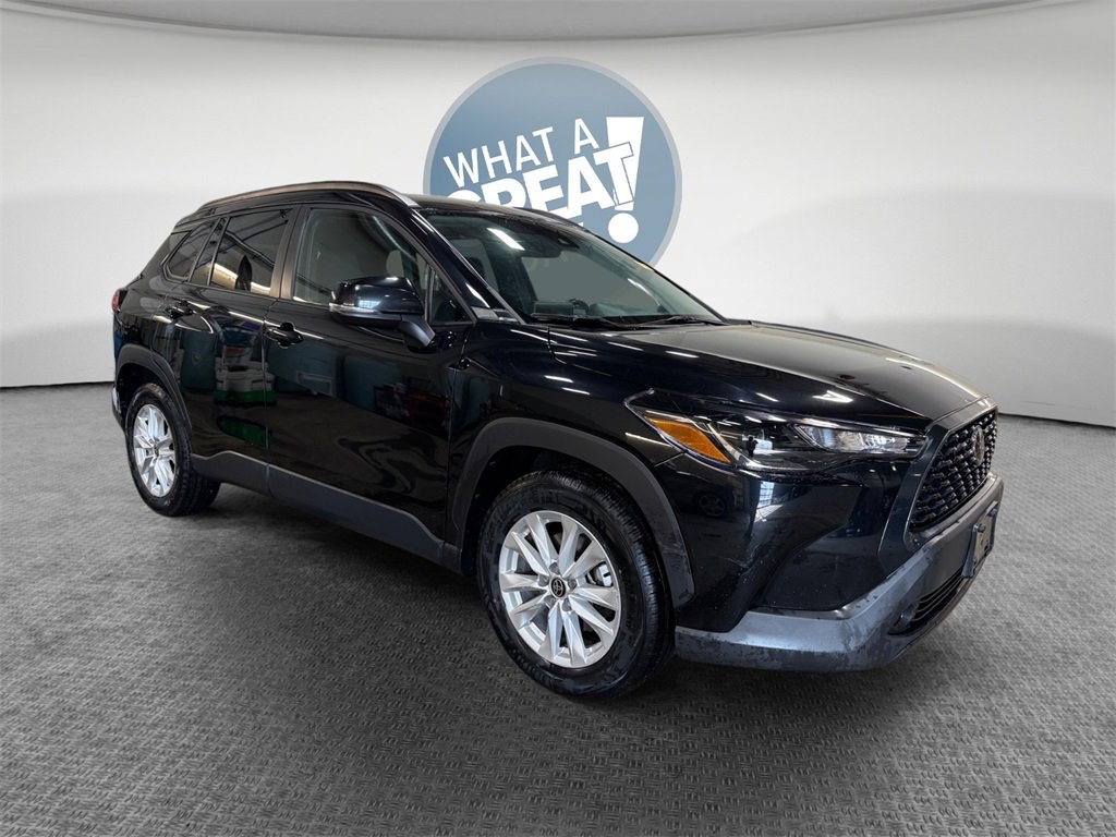 Used 2022 Toyota Corolla Cross LE image 1