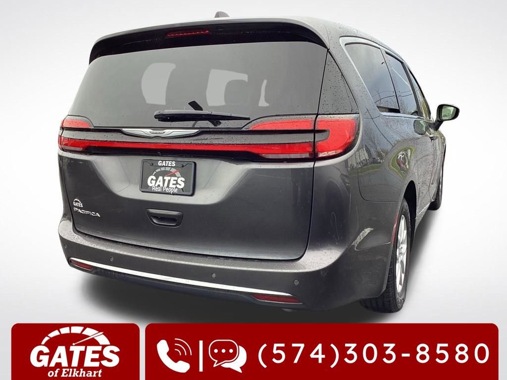 Used 2023 Chrysler Pacifica Touring-L FWD image 9