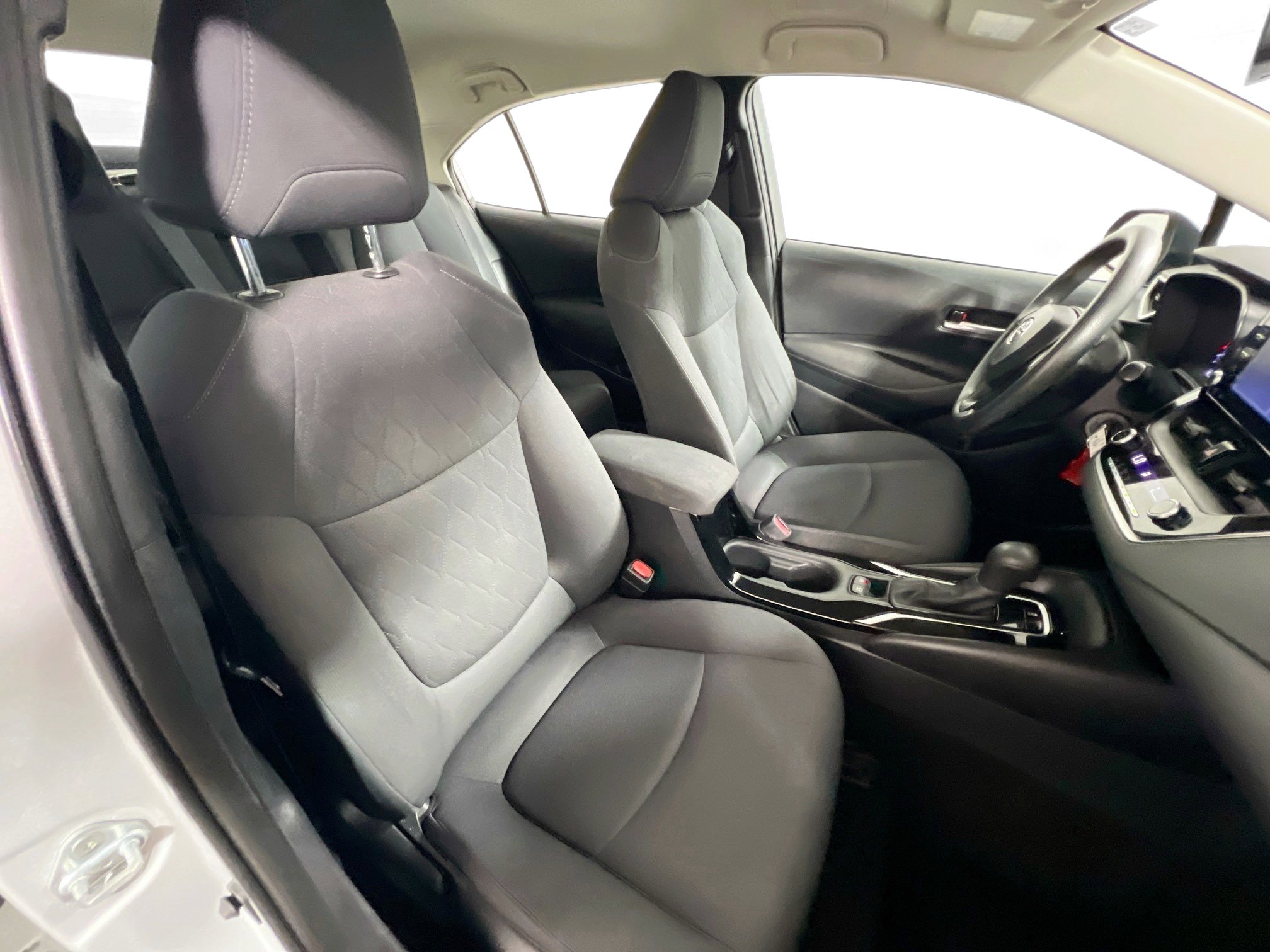 Used 2021 Toyota Corolla LE image 30