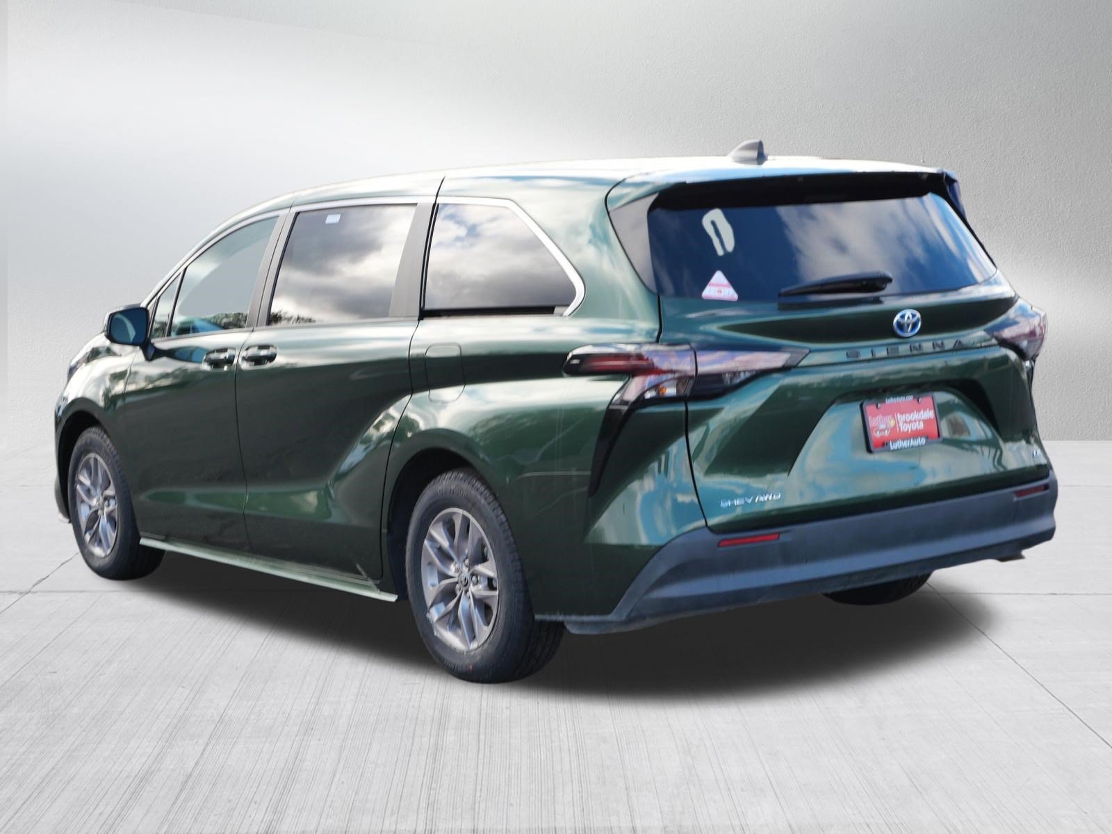 Certified 2025 Toyota Sienna LE AWD/4WD image 6