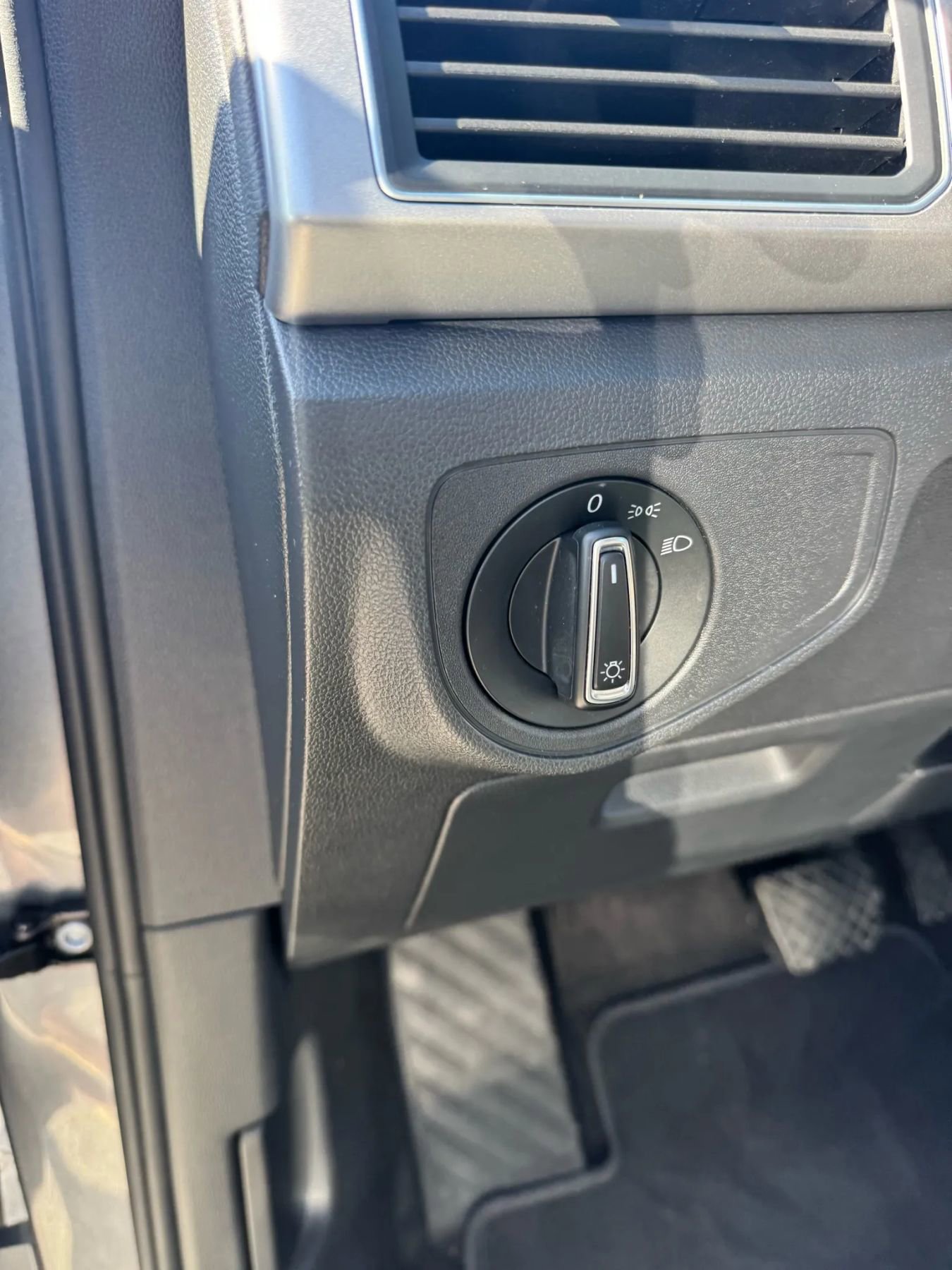 Used 2018 Volkswagen Atlas S image 31