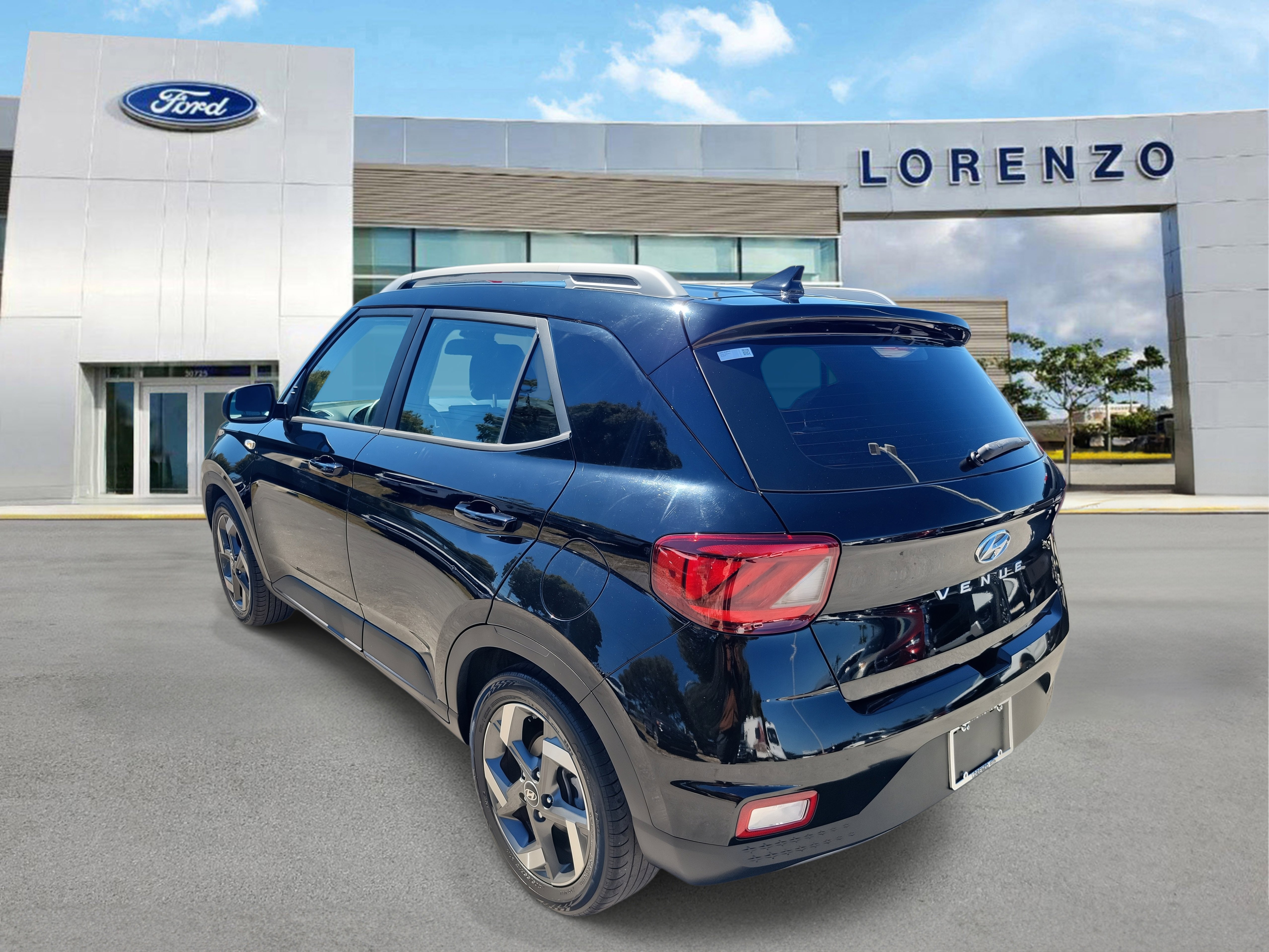Used 2022 Hyundai Venue SEL FWD image 7