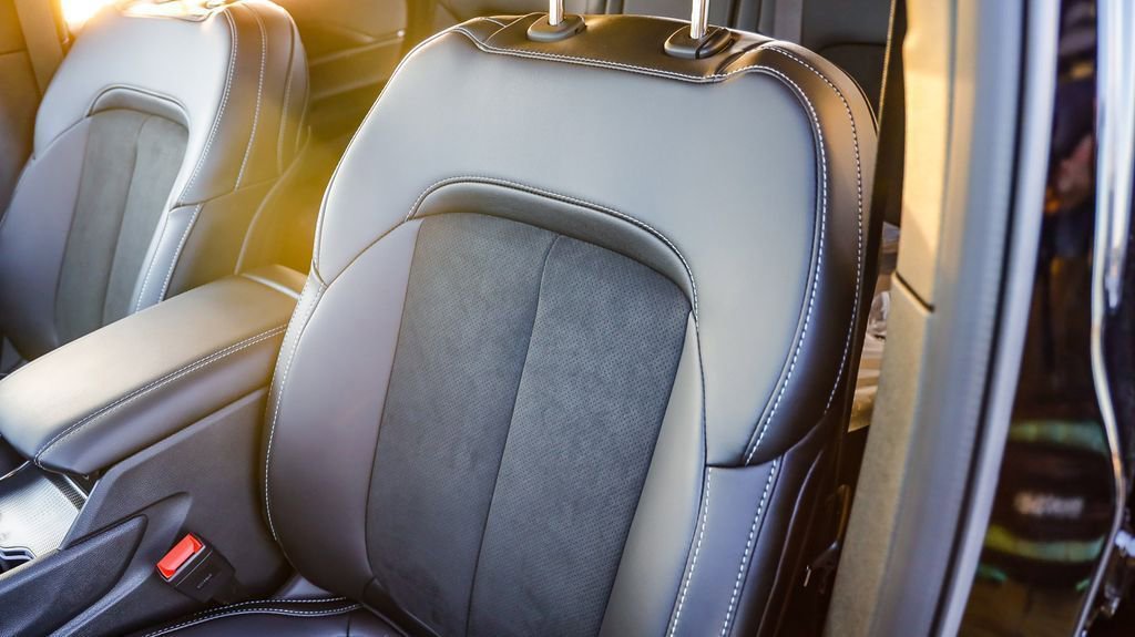 New 2025 Jeep Grand Cherokee Altitude image 53