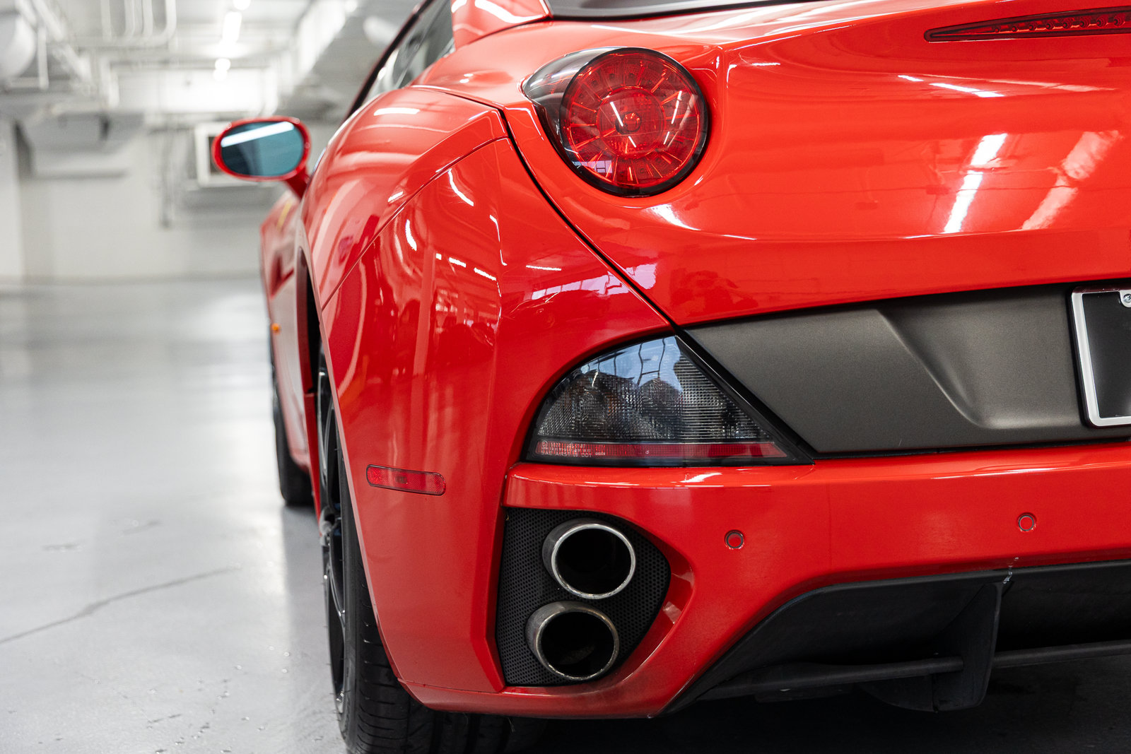 Used 2011 Ferrari California RWD image 32