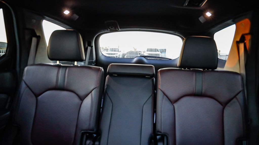 Used 2025 Honda Pilot Black Edition image 28