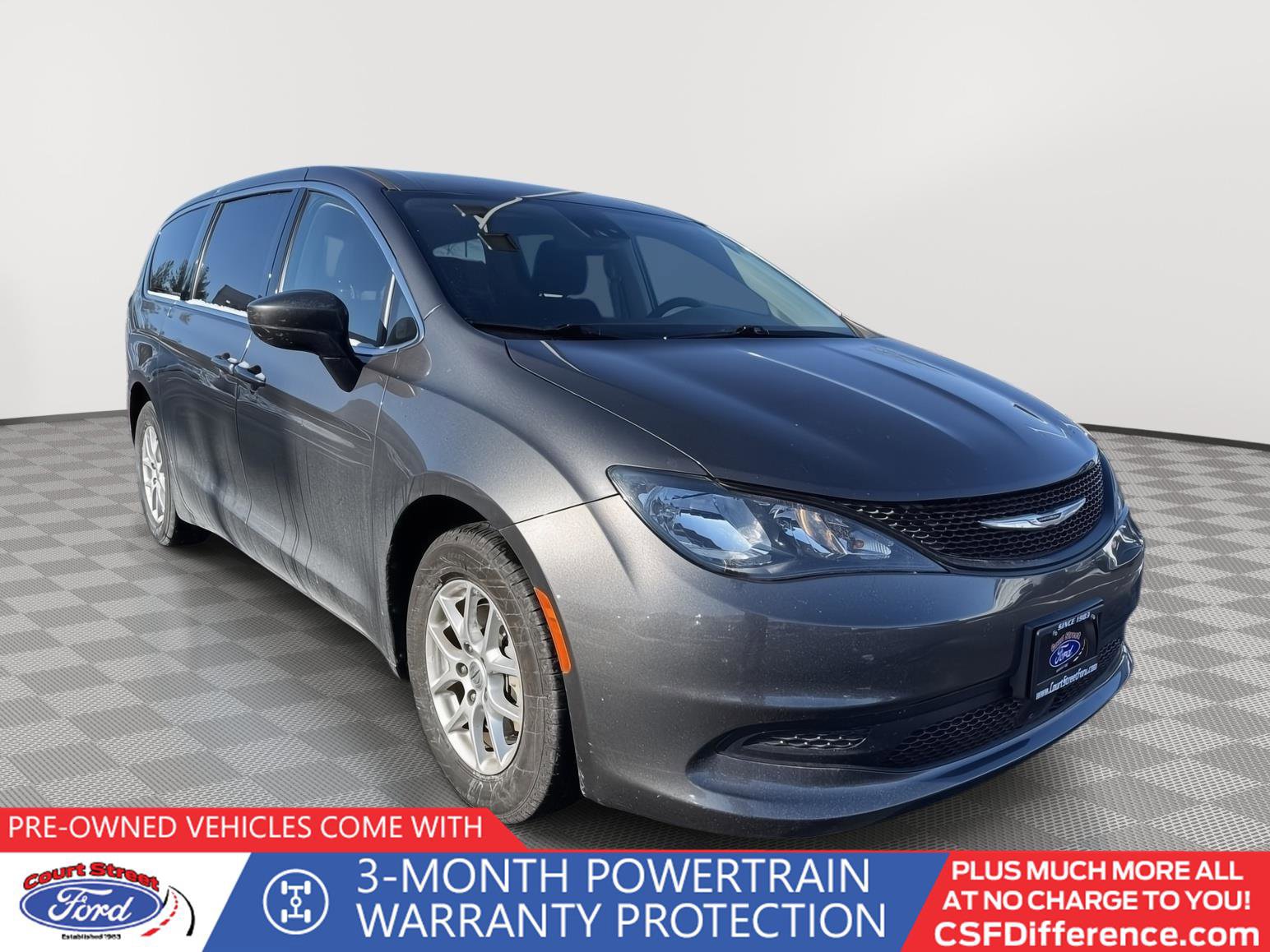 Used 2023 Chrysler Voyager LX image 9