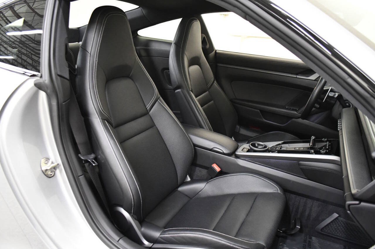Used 2022 Porsche 911 Carrera w/ Premium Package RWD image 10