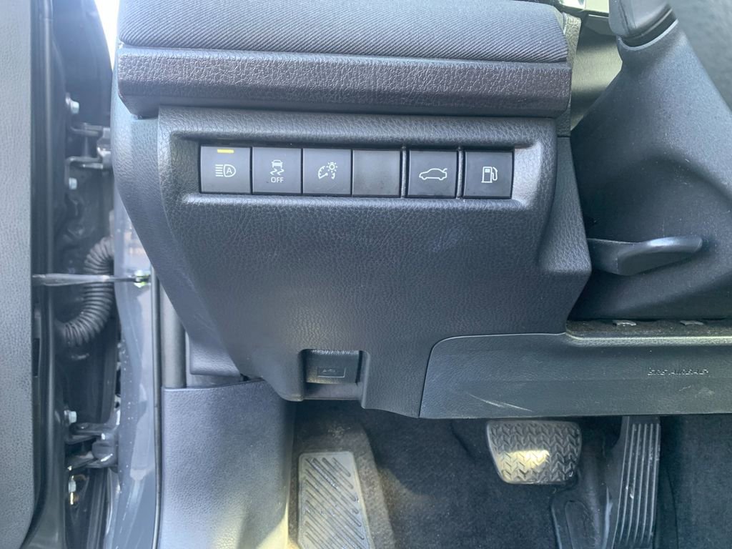 Used 2025 Toyota Camry LE FWD image 31