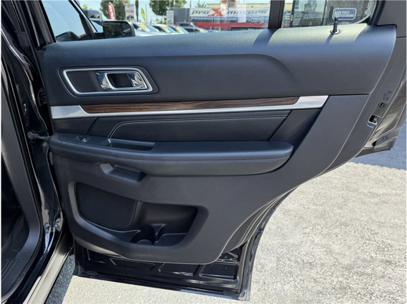 Used 2016 Ford Explorer Limited image 28