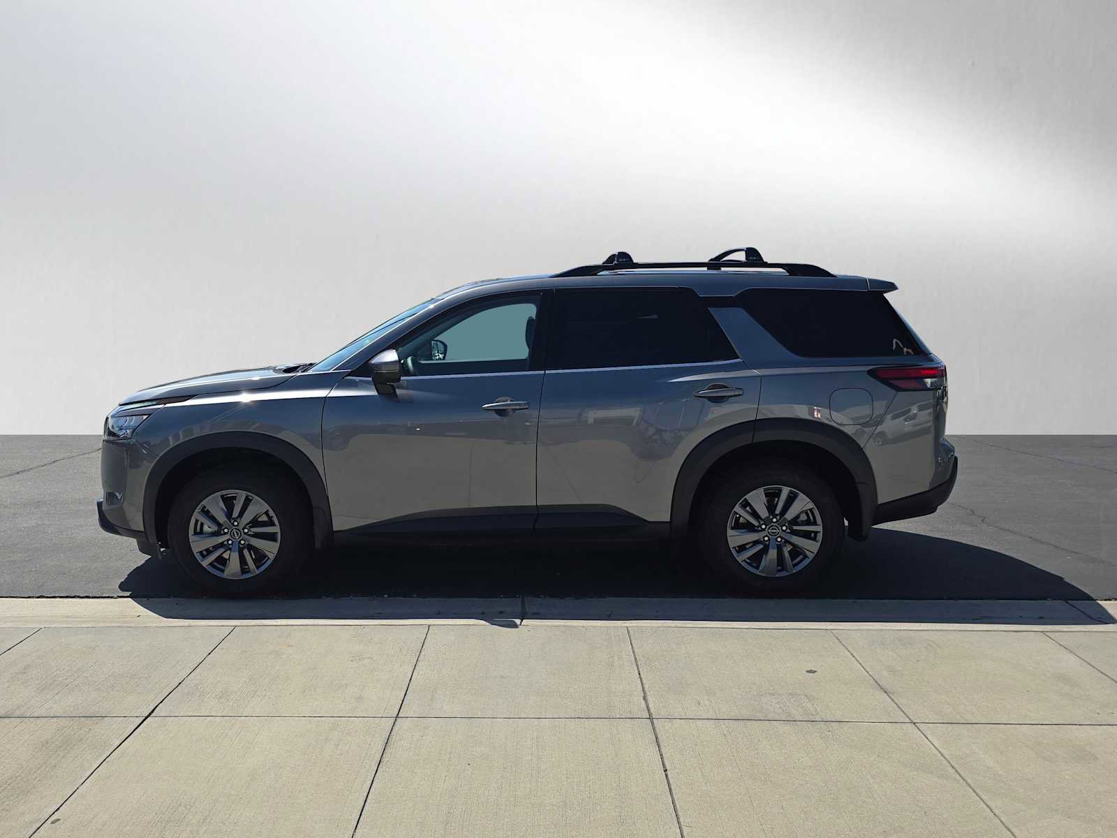 Used 2025 Nissan Pathfinder SV w/ Cargo Package FWD image 6